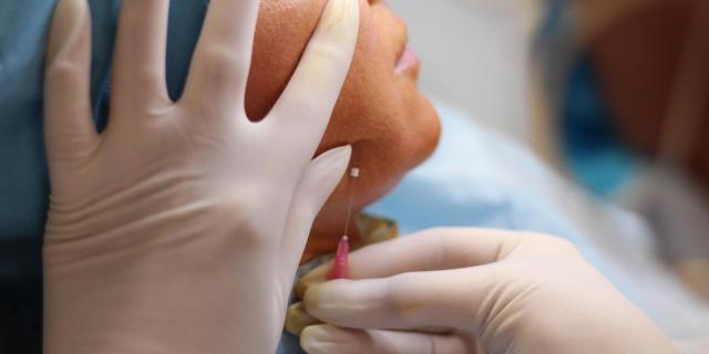 Jak probíhá prime lifting mezonitěmi?